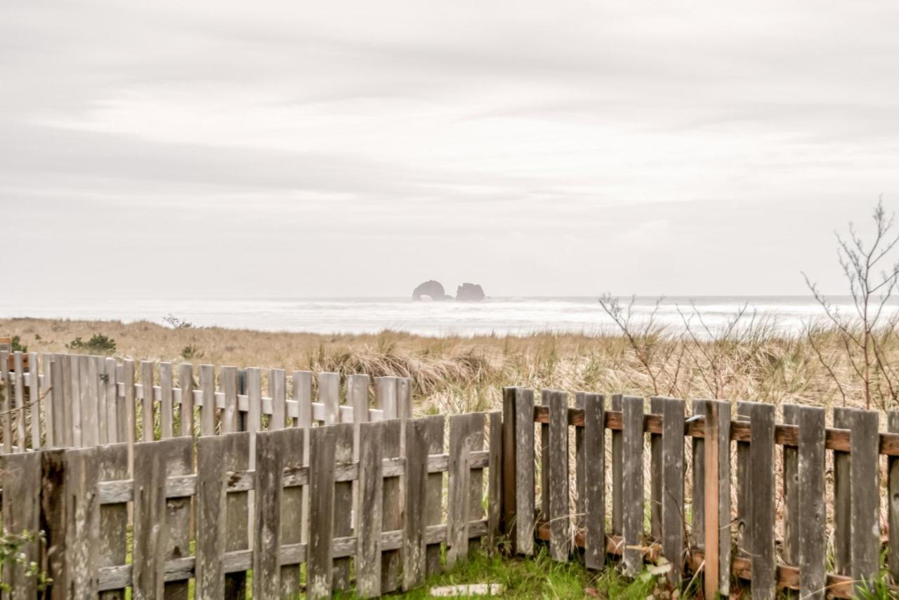 The Hamptons Villa Rockaway Beach Exterior photo